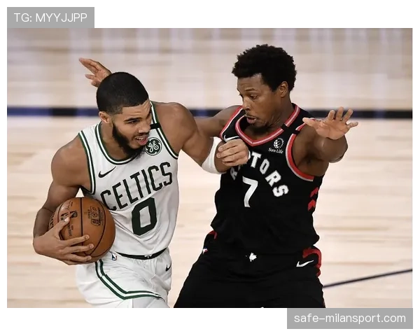 一次看懂!NBA赛场如何区分防守犯规与进攻犯规的具体判罚依据 一次看懂!NBA赛场如何区分防守犯规与进攻犯规的具体判罚依据