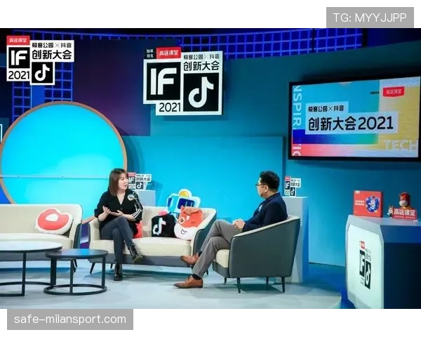 张楠又把生活过成电视剧,快递盒都比我工资高 张楠又把生活过成电视剧,快递盒都比我工资高